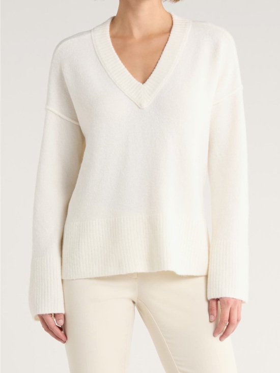 Vince Camuto Sweaters - Vince Camuto High-Low V-Neck Sweater in Antique White Size Large NWT